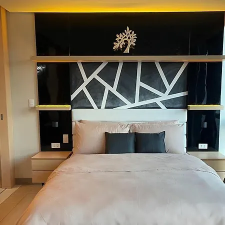 Escape 1Br One Uptown Bgc W/ Sound System Apartment